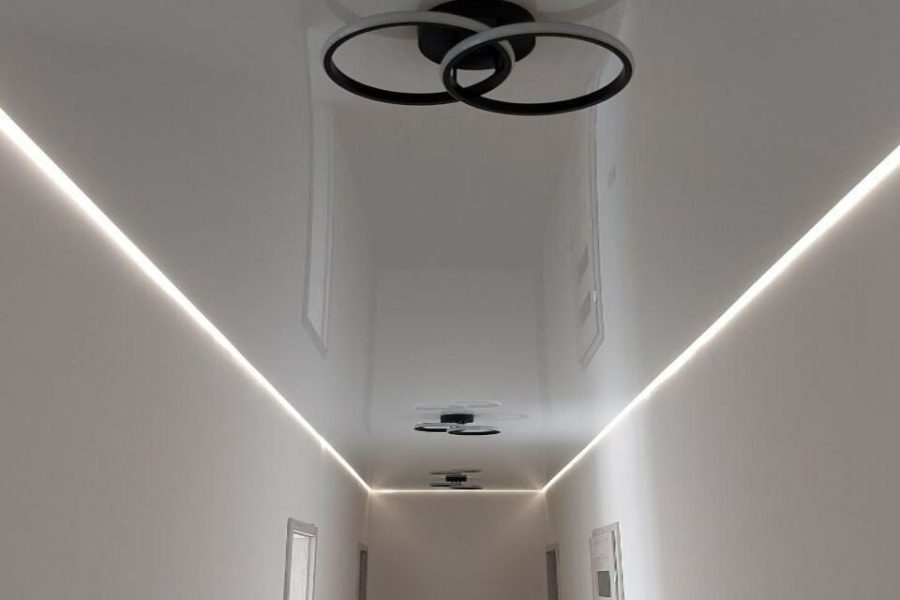 Blizgios įtempiamos lubos